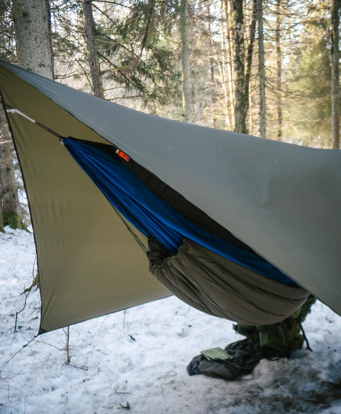 DSC04071 navy blue ultralight hammock winter setup
