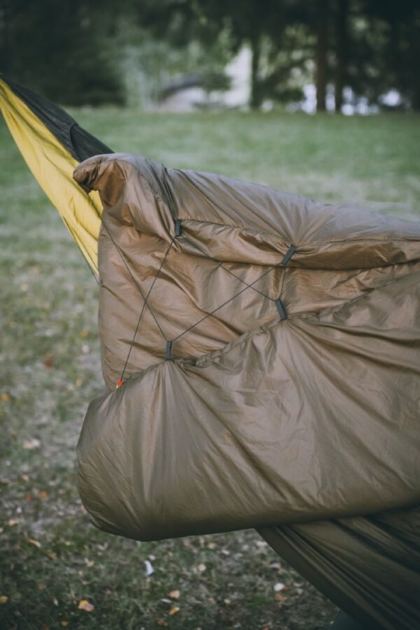 sleeping bag for hammock, with special strapping technology